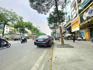 tòa văn phòng 10 tầng toạ lạc tại phố xã đàn - đống đa , 100m2, vỉa hè rộng 5m, cho thuê 150tr