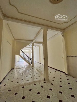 cho thuê măt bằng đồng khởi 5m*27m. 4pn, 1 trệt 1 lầu, sân rộng