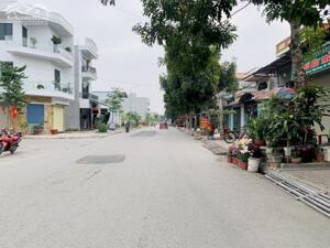 Lô góc đường 30m tại khu phân lô Đống Chuối, Hùng Vương 70m giá chỉ 4,x tỷ LH 0979087664