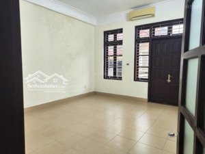 cho thuê 5 căn nhà quanh cầu diễn, phú diễn, oto đỗ tránh, thang máy, giá 13-25tr/tháng.