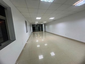 cho thuê văn phòng tại cổ bi, 40 triệu, 100m2, 6 tầng, mặt tiền 5m- có thang máy nhà đẹp