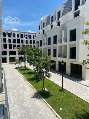 chính chủ bán căn liền kề giáp đầu hồi hướng đông nam. lh 