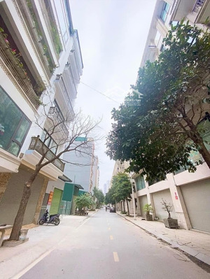 bán nhanh giá tốt trong 15 ngày nhà phân lô 7 tầng thang máy ngay cạnh himlam vạn phúc nhỉnh 17 tỷ