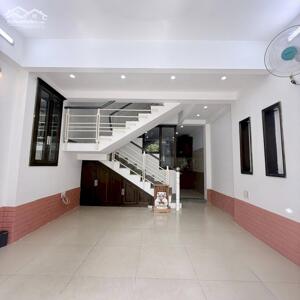 NGAY BỆNH VIỆN QUẬN TÂN PHÚ - ĐH VĂN HIẾN, 40M2, NGANG 4M, 4 TẦNG BTCT - NHỈNH 5 TỶ.