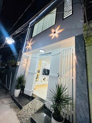 bán nhà đẹp diện tích lớn - nở hậu - hẻm thẳng 1 trục - chuyên dùng chính - q7