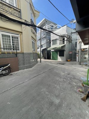 nhà mới q7 - hxh né thông trần văn khánh, hẻm 8m - 4pn - có thang máy - nhỉnh 8tỷ