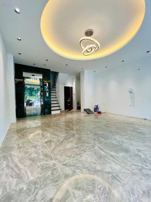 chính chủ mặt phố tôn đức thắng từ tầng 2 45m2, phường cát linh quận đống đa