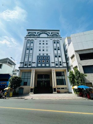 cho thuê tòa nhà văn phòng mặt tiền trần hưng đạo q1 ngay gần bến thành ngang 15m dài 25m mới xây.