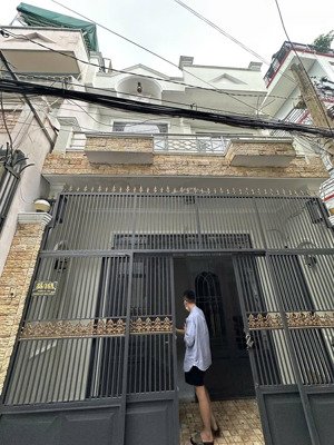 tôi là chủ cần bán nhà 1 trệt 1 lầu căn góc thoáng mát lh 