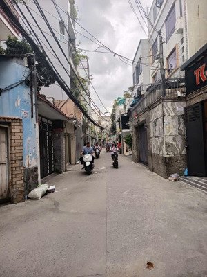 bán đất bùi đình túy 70m2 hẻm xe hơi tới nơi xây mới 4 tầng gần chợ bà chiểu. gía 8tỷ thương lượng