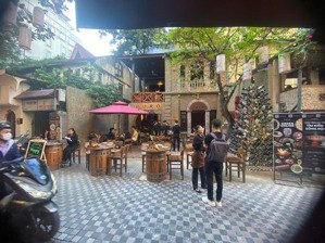 cho thuê nhà mặt phố hồng hà, diện tích 1000m2, mt 30m, giá thuê 100 triệu, mọi mô hình kinh doanh