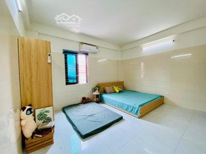 phòng đẹp giá rẻ có ban công cửa sổ - gần cđ fpt, công nghiệp,thương mại