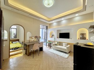 cho thuê chdv bancol ngay chợ lớn quận 5 gần đại học y dược