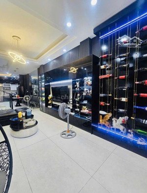 đăng là bán! nhà 3tầng giá chỉ 6tỷ240 ngay vườn chuối,p4,quận 3. dt:67.5m2(4.5mx15m). sổ sẵn