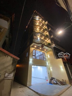 e chính chủ bán căn nhà bát khối, đối diện aeon. s= 80m xây 7.5 tầng full nội thất thang máy,vv