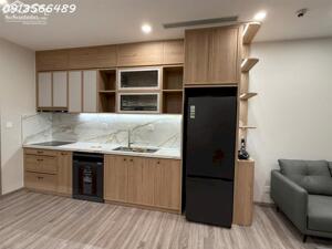 Cho thuê CHCC 2 phòng ngủ tầng 8 view sông Hồng, DT 61m2, 14 triệu/tháng