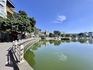 siêu phẩm mặt hồ bồ đề lb, 7 tầng thang máy, kinh doanh, toà văn phòng đẳng cấp 79m 31.5 tỏi.