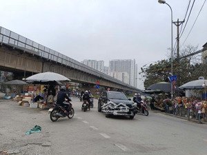 chú em cần bán gấp đất tân xuân cạnh bv nam thăng long ô tô -ciputra 80m chỉ 11.95 tỷ. 