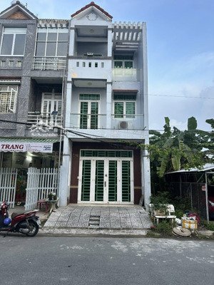 cho thuê nhà 1t 2 lầu kdc long thịnh, 4 phòng ngủ, 4wc, sân oto, tây bắc, 2 máy lạnh