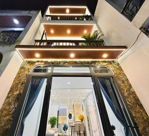 tôi thiện chí bán nhà đang cho thuê 20triệu đoàn văn bơ - q4, giá 3tỷ060/ 71,5m2. gần chợ xóm chiếu