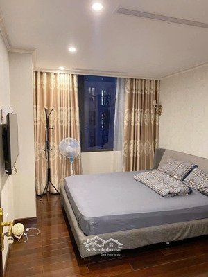 chính chủ cần bán nhanh căn 2 ngủ 72m2 chung cư hc golden hồng tiến giá 6,.1 tỷ: lh 