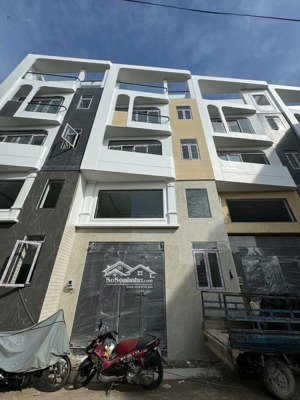 bán nhà đẹp giá tốt giáp tên lửa, dt 6x9m vuông vức, hẻm 6m thông, nhà xây mới, sổ riêng, 6.8 tỷ