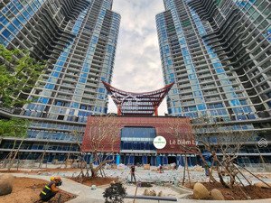 bán căn hộ 3 ngủ hoa hậu tòa landmark view hồ thiên nga. liên hệ: 