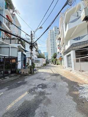 mặt tiền ngay tô hiệu tân phú - 100m2 - ngang 5m rộng thoáng - nhà mua ở liền - 9 tỷ nhỉnh tl