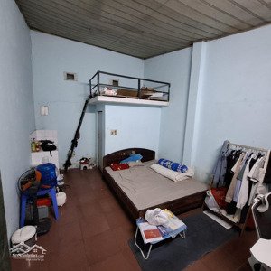 phòng trọ 16m2 khép kín chung chủ có gác xép
gần bến xe giáp bát, nước ngầm, bệnh viện, trường, chợ