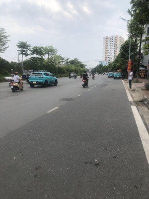 chính chủ bán lô đất đường 6 sát thị trấn chúc sơn, chương mỹ. dt 150m²