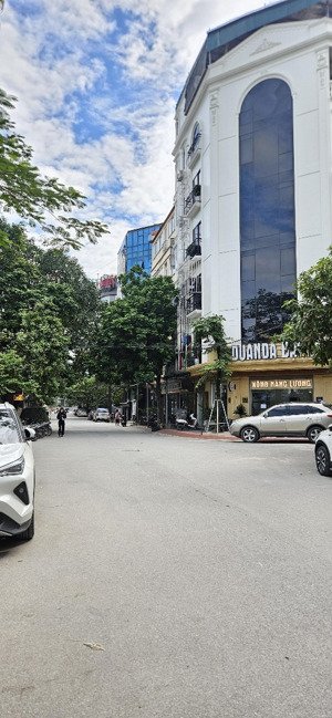 chính chủ gửi bán lô cạnh góc-trục chính kinh doanh sầm uất,dt 52m -5 tầng,mt:4,7m,giá tốt.