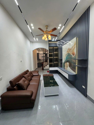 nhà dân xây - ngõ rộng, thoáng - khu vực dân trí cao