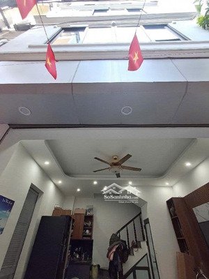 chỉ hơn 6 tỷ có ngay nhà 5 tầng cực đẹp - o to đỗ cửa - cách phố chỉ 20m - lô góc 3 mặt thoáng