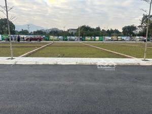 bán gấp đất phú cát, ql21 ,cnc , quốc oai, hn. dt 100m2, mt 6m, giá nhỉnh 4 tỷ.đường trước đất 10m