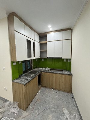 bán nhà tập thể ngô gia tự: 33m, tầng 1, giá 1,6 tỷ: ô tô đỗ cổng, 50m ra chợ và trường học