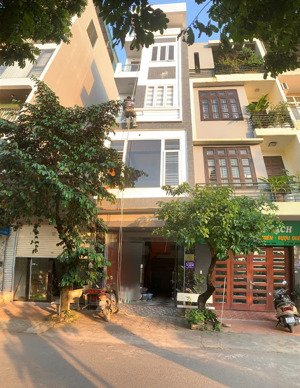 nhà đẹp kiến hưng, mặt đường lớn - tọa lạc tại khu đất dịch vụ hàng bè