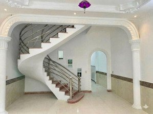 nhà ngay chợ vải phú thọ hòa, tân phú. nguồn thu 15trieu/thang