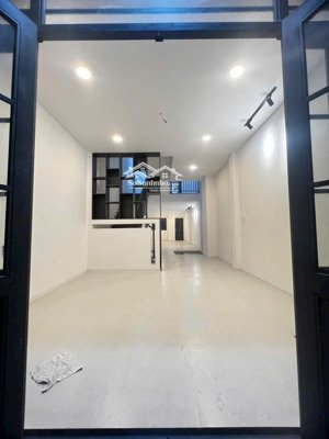 nguyên căn mặt tiền: trương phước phan, q.bình tân. dt: 4,2x28m, 2 lầu mới đẹp. lh: 