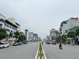 bán nhà mặt phố hồng tiến 470m2, mặt tiền gần 20m vị trí trung tâm rất đẹp và siêu hiếm kd sầm uất