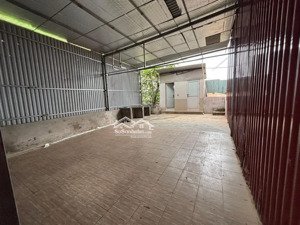 cho thuê kho xưởng tại hoài đức
- huyện vân côn- hoài đức
- diện tích 1200m2 , trần cao 6,5m