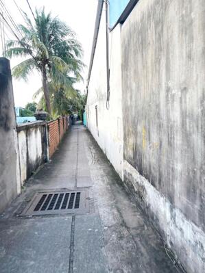 CẦN BÁN NHÀ CẤP 4 CÓ GÁC HẺM XE BA GÁC - GIÁ: 2TY1