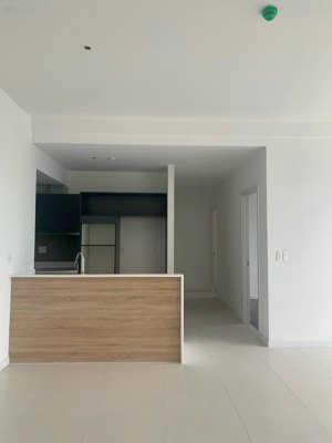 [chính chủ]bán gấp căn hộ mới, 137m2-3pn, mặt tiền nguyễn văn linh.nội thất đầy đủ.hđồng mua bán.