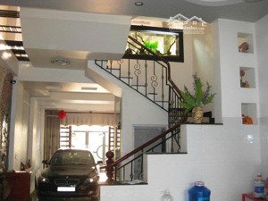 nhà 1 trệt 3 lầu ..đường 10m ..dtich đất ngang 4m5 dài 20 ..cách chợ đêm và công viên an sương 20m