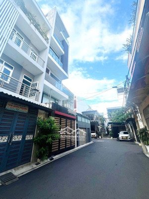 bán nhà lê thúc hoạch - 5,5 x 16m - 4 tầng - hẻm xe hơi 7 chỗ - nội thất xịn - giá chỉ 9,65 tỷ