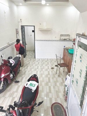 gần đỗ xuân hợp, diện tích 47m2-3 tầng nở hậu đang có dòng tiền, q9