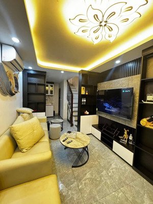 nhà đẹp tôn thất tùng(q.đống đa) dt 22.5m 3 bước ra ô tô tránh giao nhau lê trọng tấn trường chinh