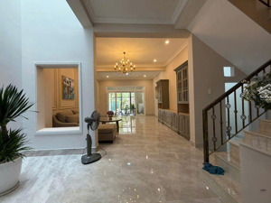 nhà đẹp ở ngay full nội thất cao cấp, hẻm oto, 3 tầng, 112 m2 ngay nhà thờ tân định, quận 1