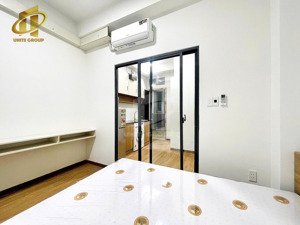 cho thuê căn hộ 1 phòng ngủ bancol tách bếp full nội thất gần chợ xóm chiếu