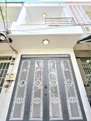 cần bán nhà có sổ hồng một lầu đường trước nhà 6m