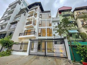 cho thuê biệt thự liền kề nguyễn thị định .đỗ quang . dt: 120m² x 5 tầng, mt: 8m. giá 35 triệu